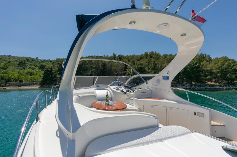 Book yachts online - motorboat - Salpa 38.5 - ICTIS - rent