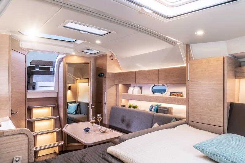 Book yachts online - motorboat - Bavaria S33 HT - Palermo - rent