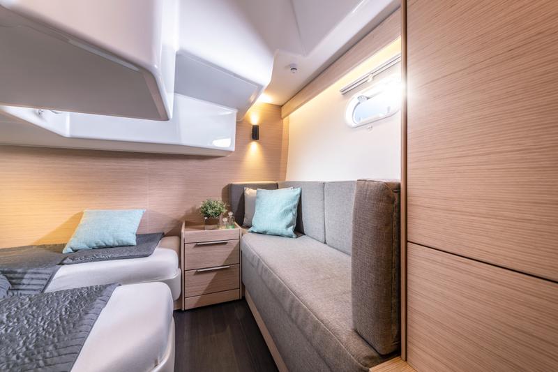 Book yachts online - motorboat - Bavaria S33 HT - Palermo - rent