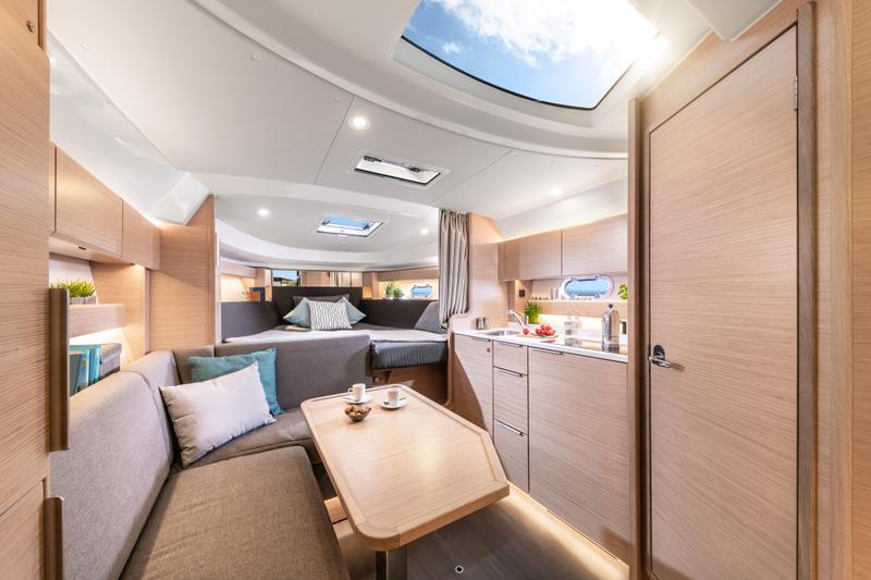 Book yachts online - motorboat - Bavaria S33 HT - Palermo - rent