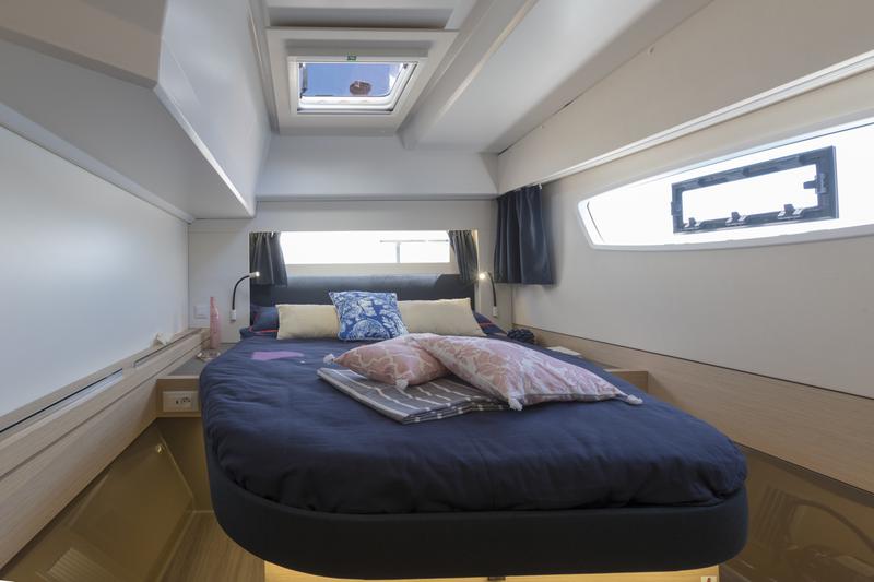 Book yachts online - catamaran - Astréa 42 M - Serene Blue - rent