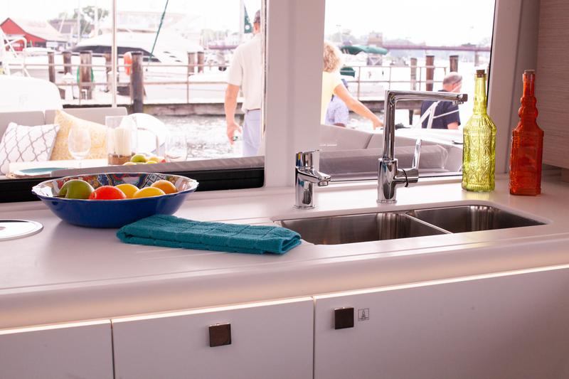 Book yachts online - catamaran - Astréa 42 - Rise - rent