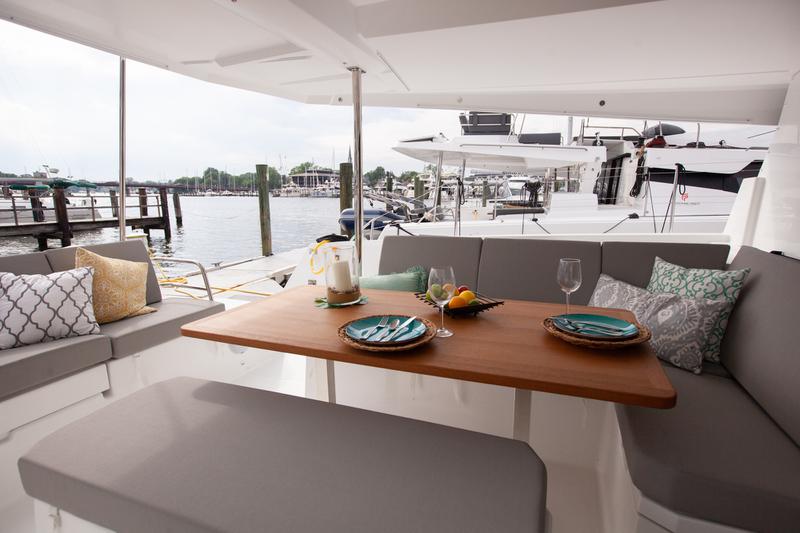 Book yachts online - catamaran - Astréa 42 - Rise - rent