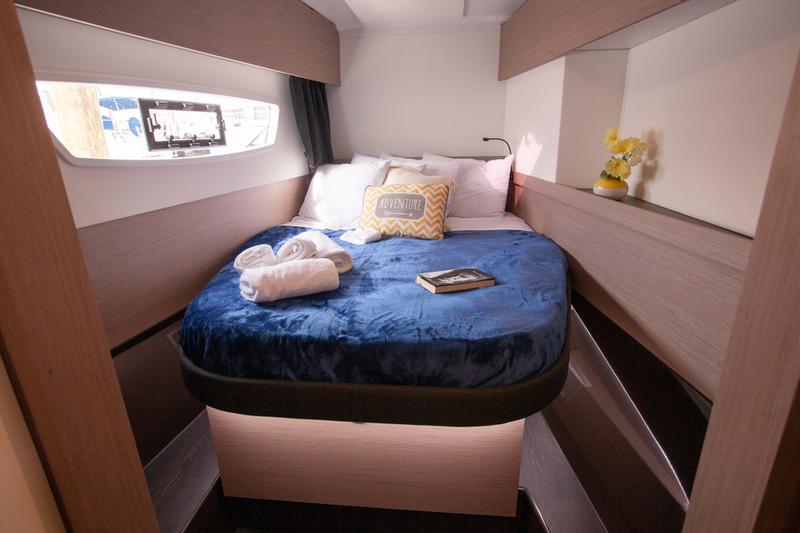 Book yachts online - catamaran - Astréa 42 - Rise - rent