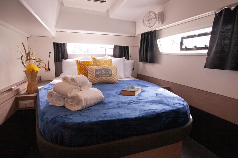 Book yachts online - catamaran - Astréa 42 - Rise - rent