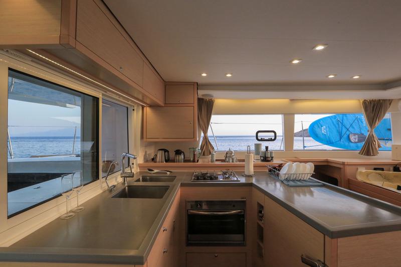 Book yachts online - catamaran - Lagoon 450 (Skipper incl.) - La Luna-1 - rent