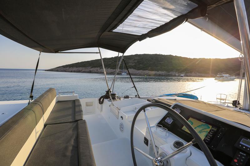 Book yachts online - catamaran - Lagoon 450 (Skipper incl.) - La Luna-1 - rent