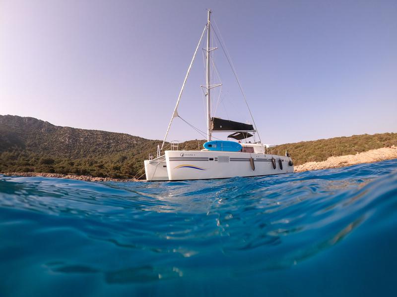 Book yachts online - catamaran - Lagoon 450 (Skipper incl.) - La Luna-1 - rent