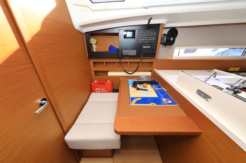 Book yachts online - sailboat - Sun Odyssey 410 - Vague - rent