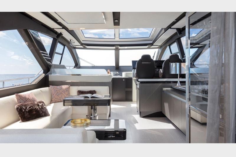 Book yachts online - motorboat - Azimut S7 - ESCAPE - rent