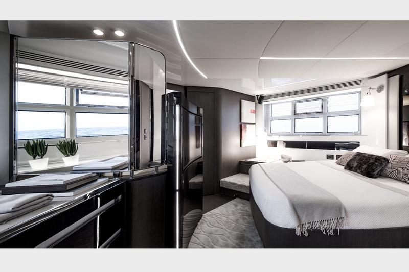 Book yachts online - motorboat - Azimut S7 - ESCAPE - rent