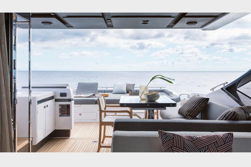 Book yachts online - motorboat - Azimut S7 - ESCAPE - rent
