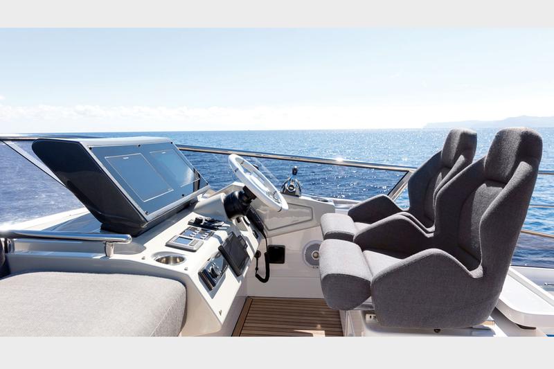 Book yachts online - motorboat - Azimut S7 - ESCAPE - rent