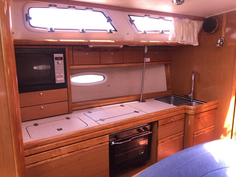 Book yachts online - sailboat - Bavaria 40 - Juliana - Bavaria 40 Cruiser - rent
