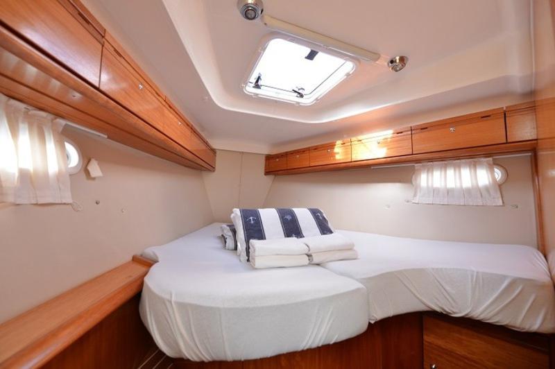 Book yachts online - sailboat - Bavaria 40 - Juliana - Bavaria 40 Cruiser - rent