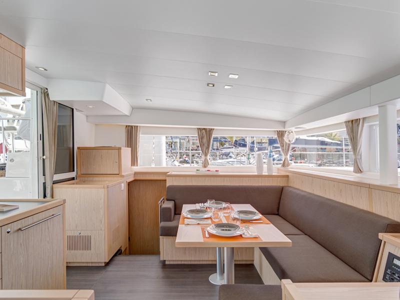 Book yachts online - catamaran - Lagoon 400 S2 - Ana - rent