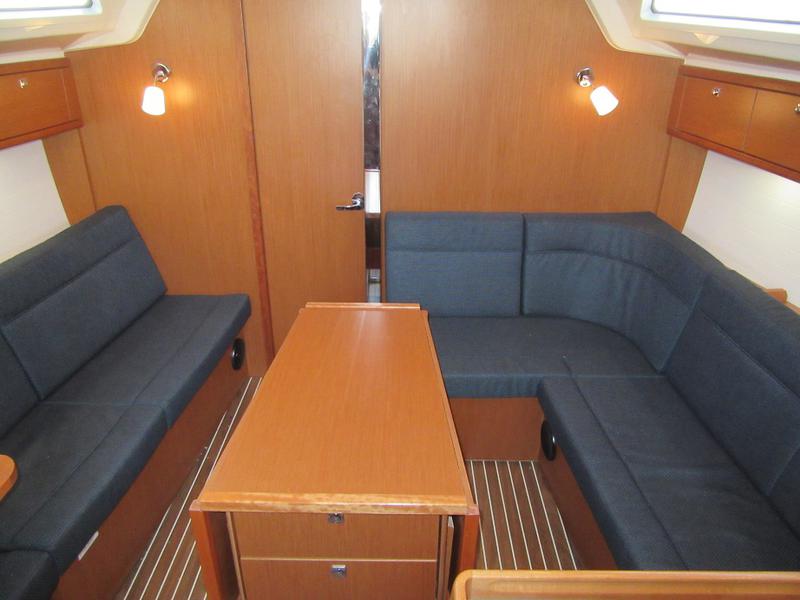 Book yachts online - sailboat - Bavaria Cruiser 37 - Flinx - rent