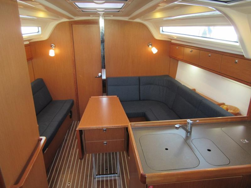 Book yachts online - sailboat - Bavaria Cruiser 37 - Flinx - rent
