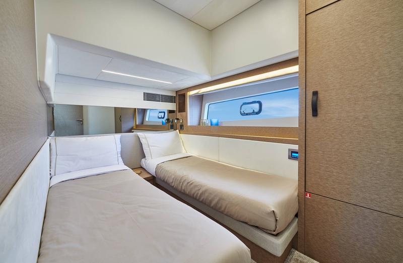 Book yachts online - motorboat - Prestige 590 Fly - no name - rent