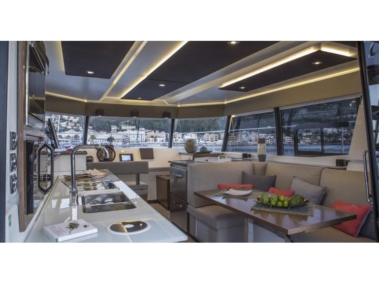 Book yachts online - powercatamaran - MY 37 - Sweet Caroline - rent