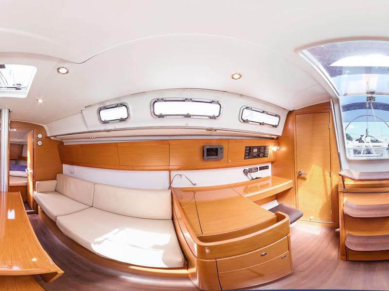 Book yachts online - sailboat - First 35 - Sophie - rent