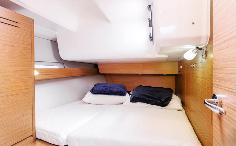 Book yachts online - sailboat - Dufour 460 Grand Large - Nora - rent