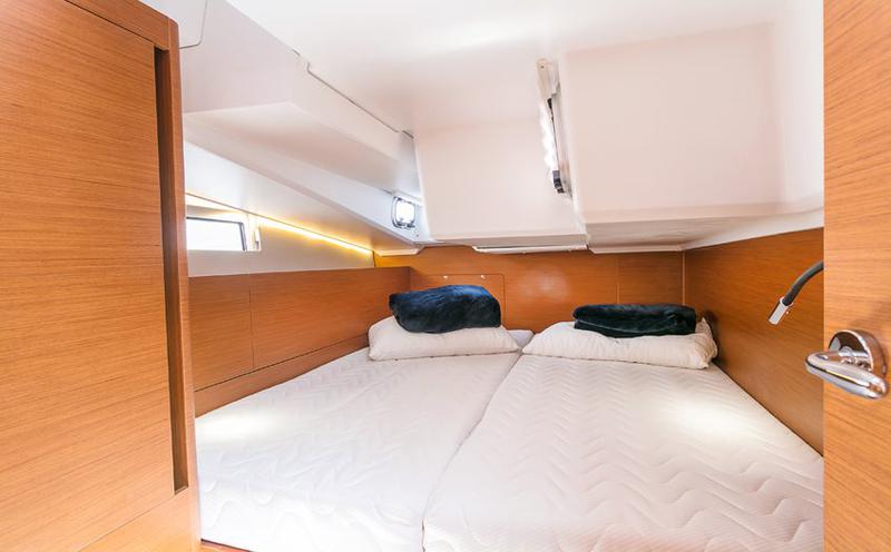 Book yachts online - sailboat - Sun Odyssey 490 - Frida - rent