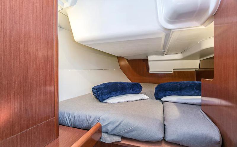 Book yachts online - sailboat - Oceanis 37 - Mary - rent