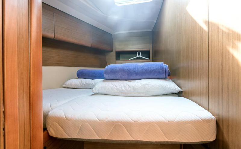Book yachts online - sailboat - Sun Odyssey 49i - Monia - rent