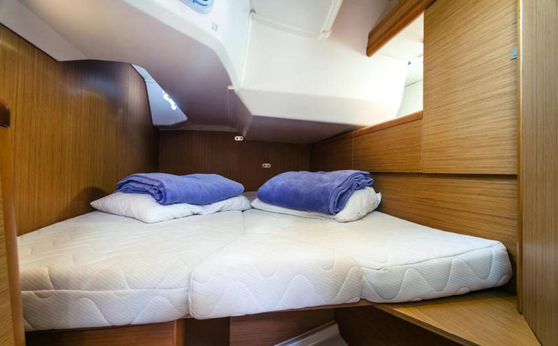 Book yachts online - sailboat - Sun Odyssey 49i - Monia - rent