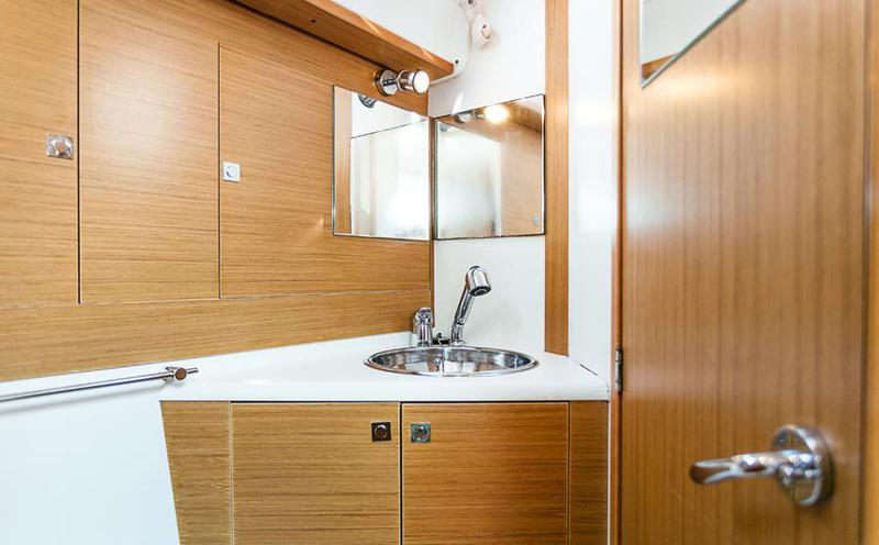 Book yachts online - sailboat - Sun Odyssey 49i - Monia - rent