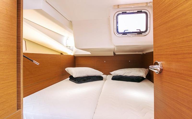 Book yachts online - sailboat - Sun Odyssey 440 - Indira - rent