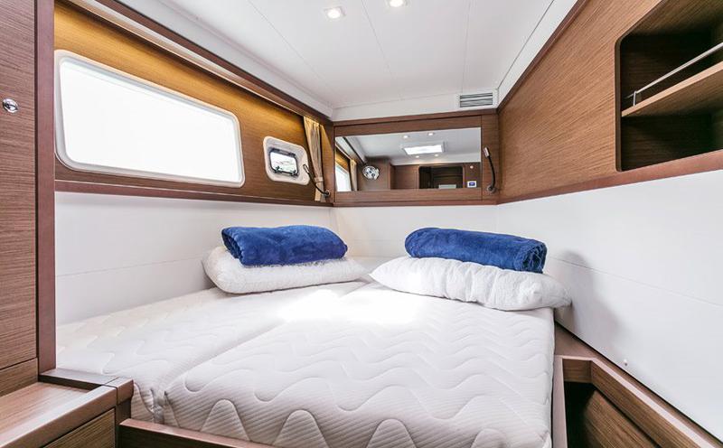 Book yachts online - catamaran - Lagoon 450 Flybridge - Magic Lagoon - rent