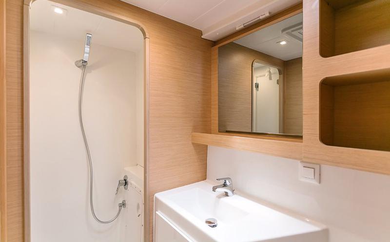 Book yachts online - catamaran - Lagoon 42 - 4 cab. - WILD  - rent
