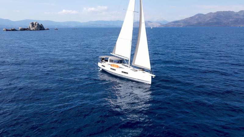 Book yachts online - sailboat - Jeanneau 60 Skippered - EUPHORIA - rent