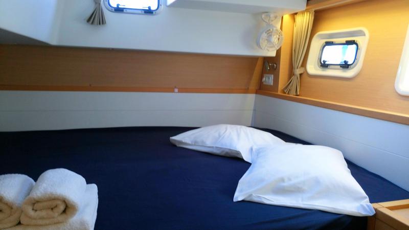 Book yachts online - catamaran - Lagoon 39 - Lion Royal - rent