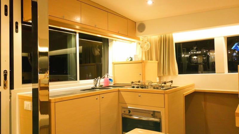 Book yachts online - catamaran - Lagoon 39 - Lion Royal - rent