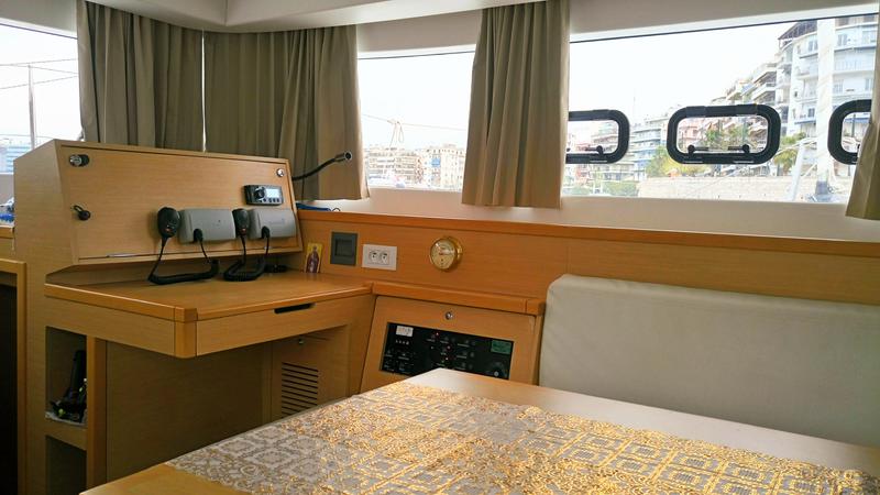Book yachts online - catamaran - Lagoon 39 - Lion Royal - rent