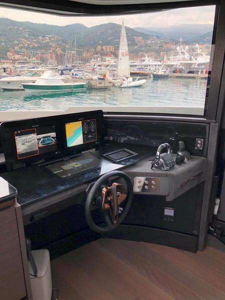 Book yachts online - motorboat - Explorer 62 Fly - Blue Moon - rent