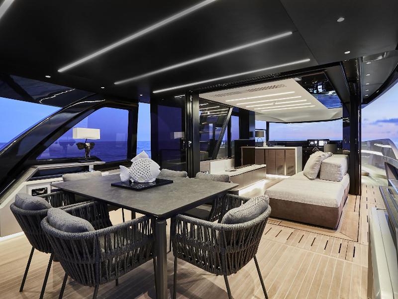 Book yachts online - motorboat - Explorer 62 Fly - Blue Moon - rent