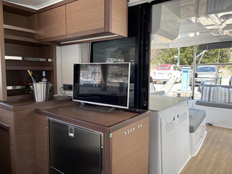 Book yachts online - catamaran - Lagoon 46 - Grand Blue - rent
