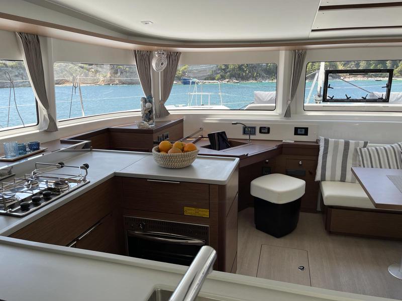 Book yachts online - catamaran - Lagoon 46 - Grand Blue - rent