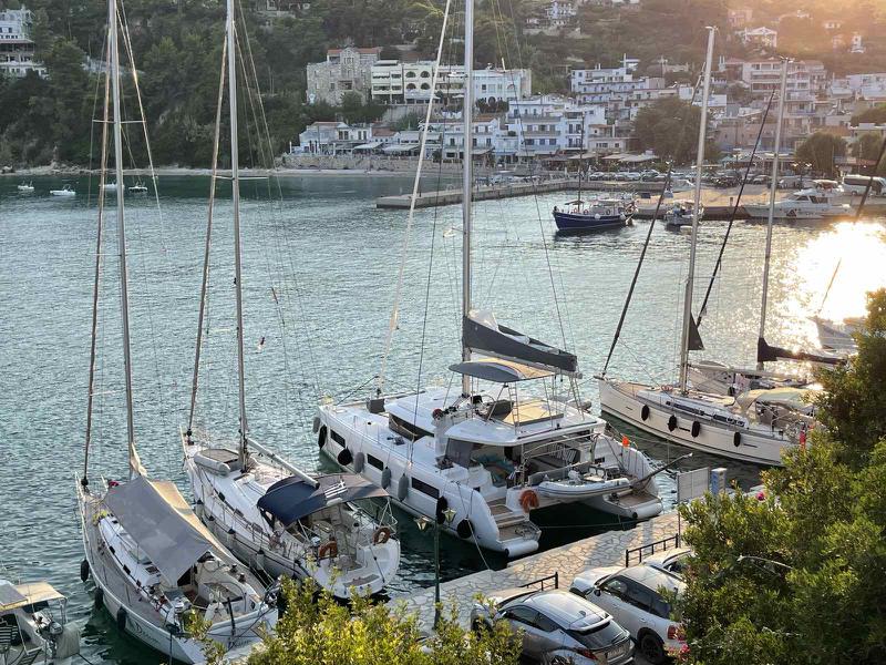 Book yachts online - catamaran - Lagoon 46 - Grand Blue - rent