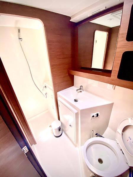 Book yachts online - catamaran - Lagoon 42 - The Key of Joy - rent