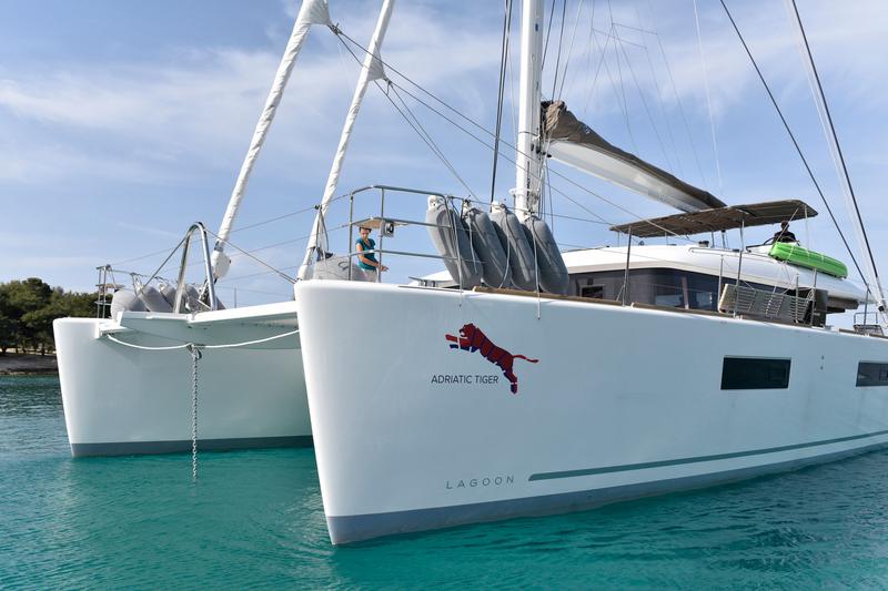 Book yachts online - catamaran - Lagoon 620 - ADRIATIC TIGER - rent