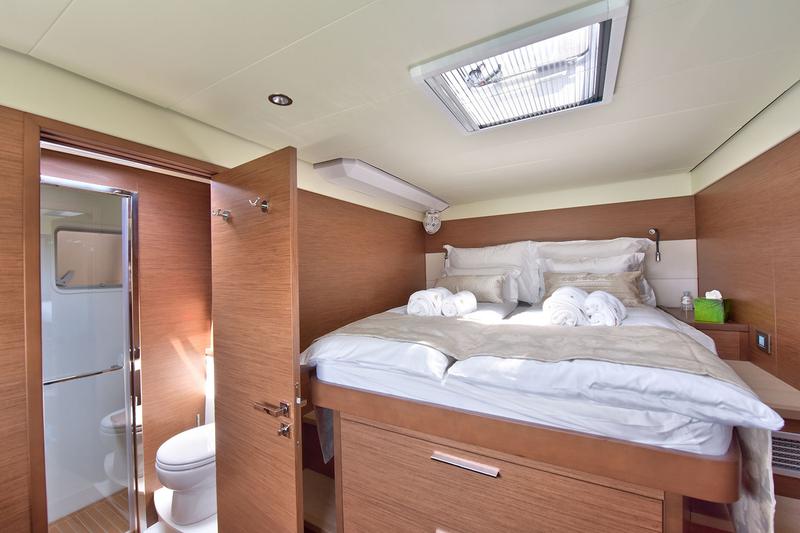 Book yachts online - catamaran - Lagoon 620 - ADRIATIC TIGER - rent