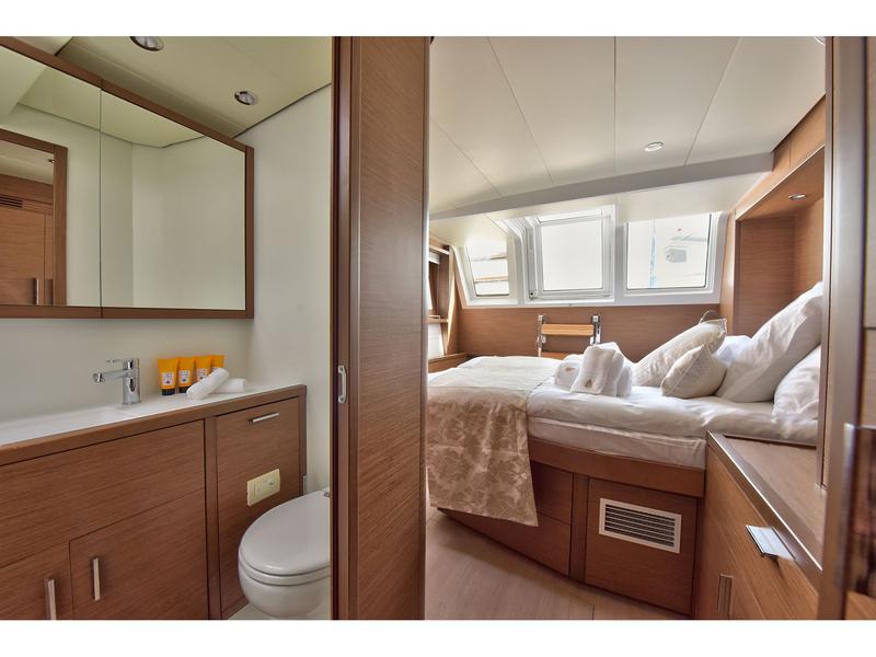 Book yachts online - catamaran - Lagoon 620 - ADRIATIC TIGER - rent