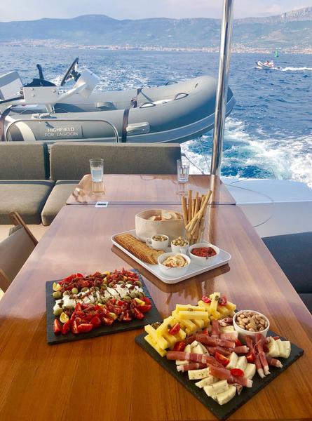 Book yachts online - catamaran - Lagoon 620 - ADRIATIC TIGER - rent