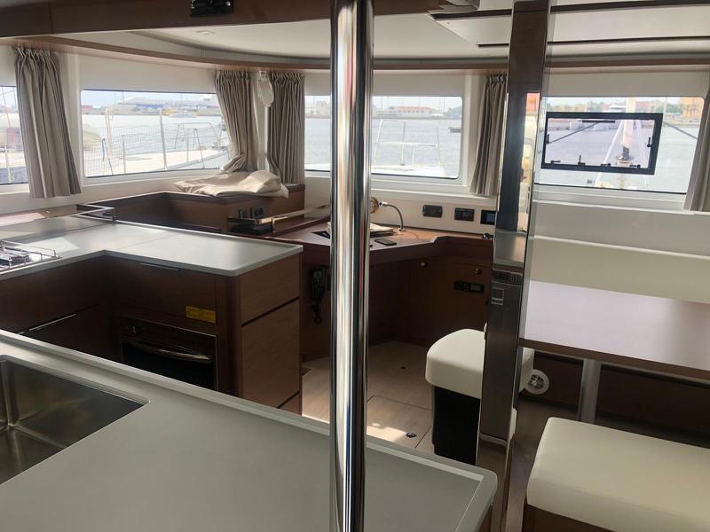 Book yachts online - catamaran - Lagoon 46 - Terra Sarda - air conditioned - - rent