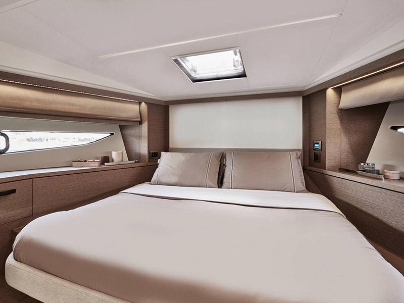 Book yachts online - motorboat - Prestige 420 Fly - NEW 2022! (Jet ski - option with extra charge) - rent